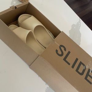 Yeezy slides BONE